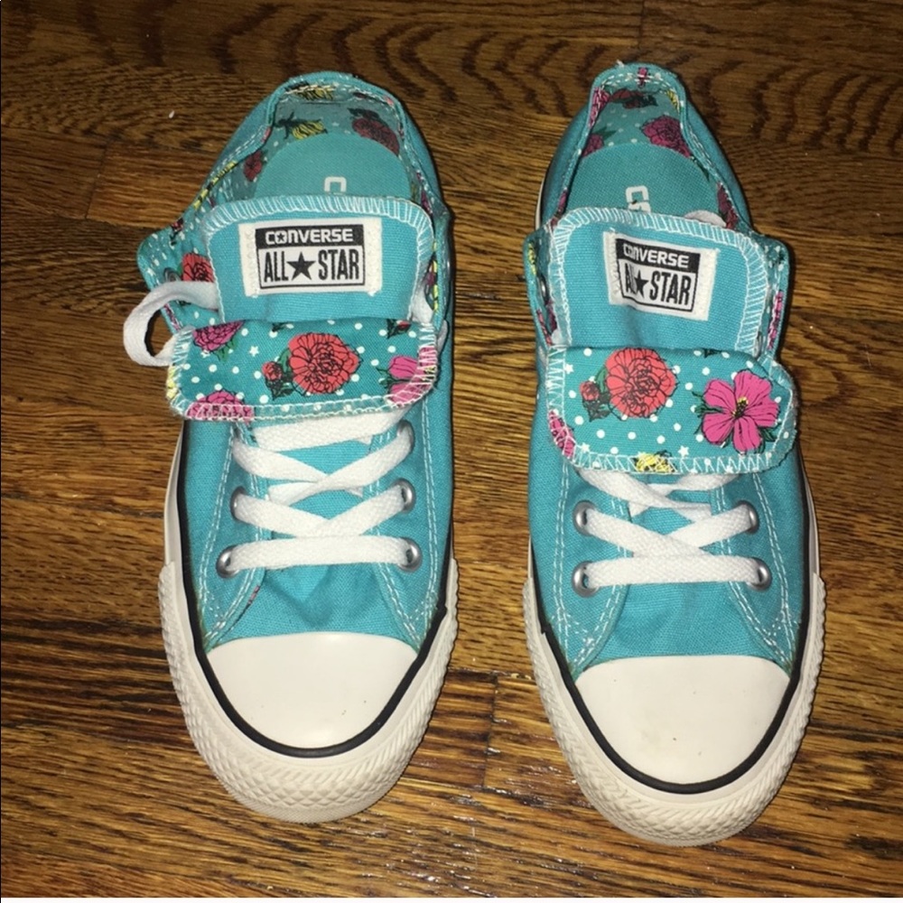 Converse sneakers size 7